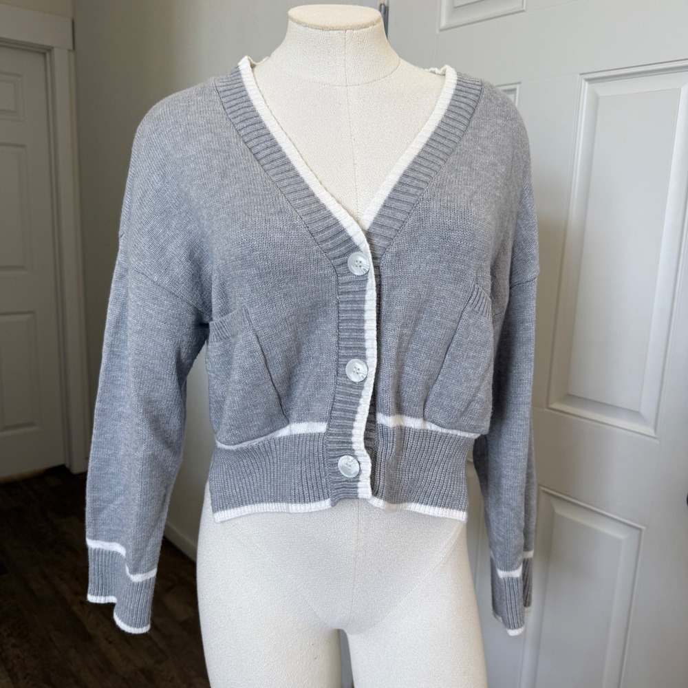 Sincerely Jules Gray White Trim V-Neck Cropped Cardigan Sweater XS preppy